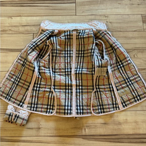 Rare BURBERRY light pink quilted jacket. - Picture 2 of 10
